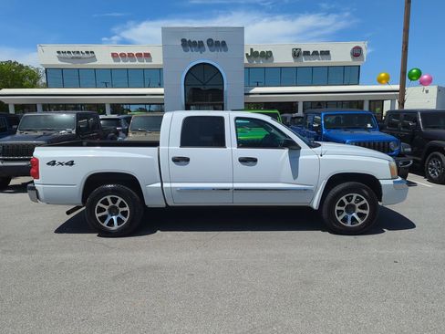 Used 2005 Dodge Dakota Laramie AWD/4WD image 4