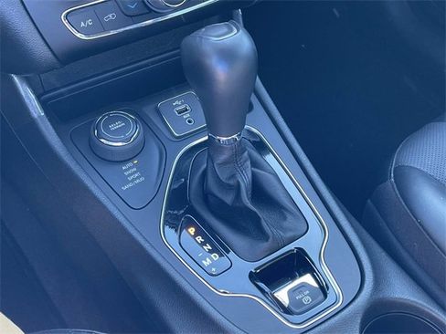 Used 2023 Jeep Cherokee Altitude Lux image 33