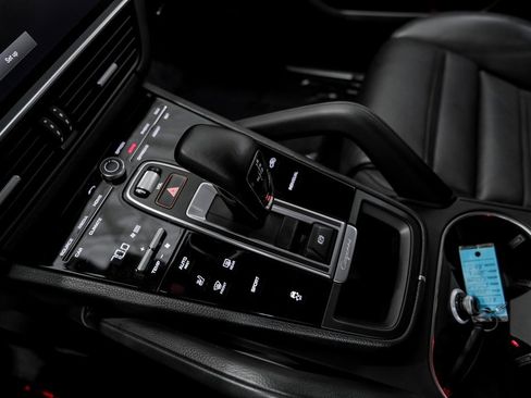 Used 2022 Porsche Cayenne image 22