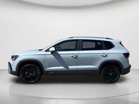 New 2026 Volkswagen Taos SE FWD image 8