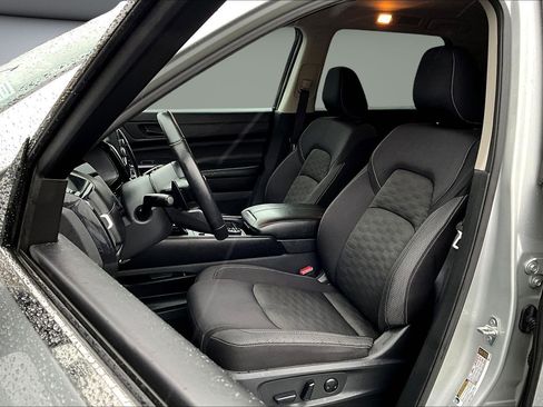Used 2024 Nissan Pathfinder SV AWD/4WD image 19
