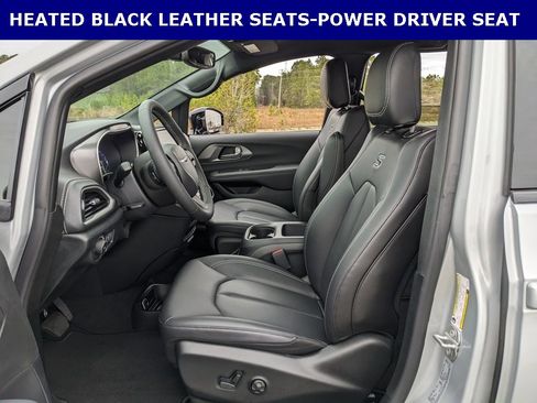 Certified 2026 Chrysler Pacifica Select w/ S Appearance Package image 4