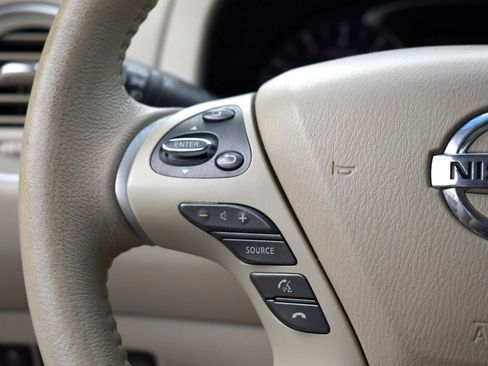 Used 2013 Nissan Pathfinder SL image 21