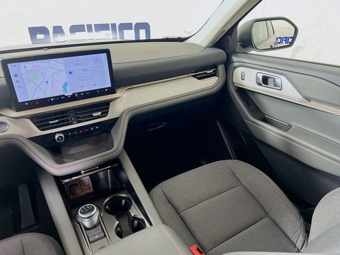 Used 2025 Ford Explorer Active image 28