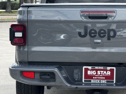Used 2023 Jeep Gladiator Overland image 11