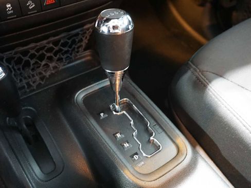 Used 2018 Jeep Wrangler Unlimited Sport S image 23