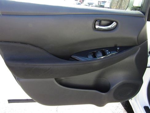 Used 2015 Nissan Leaf SV w/ LED & Quick Charge Package image 9