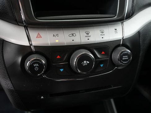 Used 2020 Dodge Journey SE w/ SE Popular Equipment Group FWD image 21