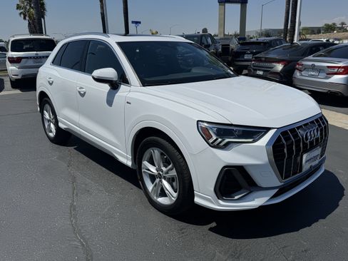 Used 2024 Audi Q3 2.0T Premium Plus w/ Premium Plus Package AWD/4WD image 2