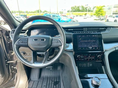 Used 2023 Jeep Grand Cherokee L Laredo RWD image 19
