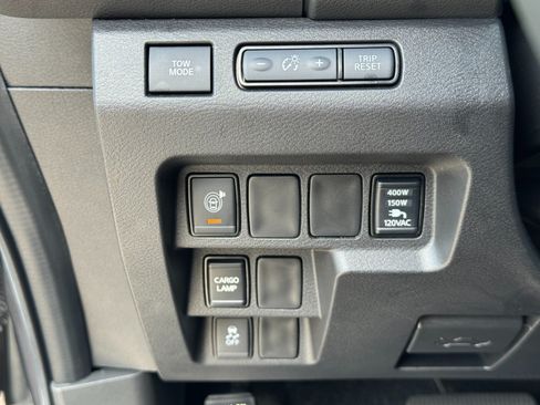 Used 2025 Nissan Frontier SV w/ SV Convenience Package RWD image 16