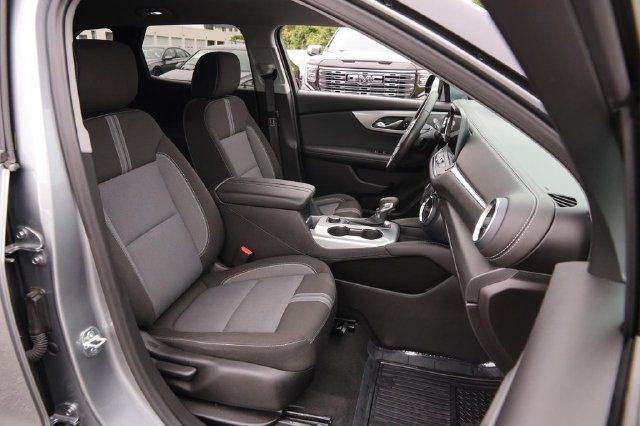 Used 2025 Chevrolet Blazer LT AWD/4WD image 25