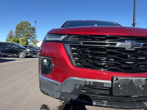 Used 2022 Chevrolet Traverse RS image 9