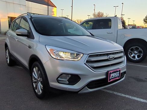 Used 2018 Ford Escape Titanium image 3
