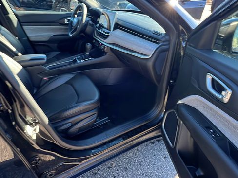 Used 2024 Jeep Compass Latitude image 19