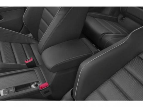 Used 2019 Volkswagen Golf R 4-Door image 18