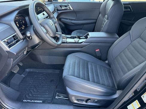 Used 2025 Mitsubishi Outlander SE FWD image 24
