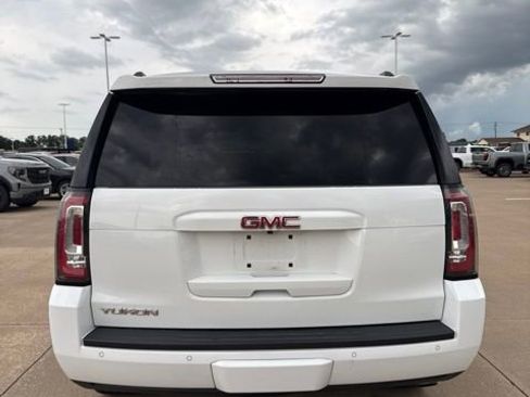 Used 2018 GMC Yukon SLT w/ Premium Edition AWD/4WD image 4