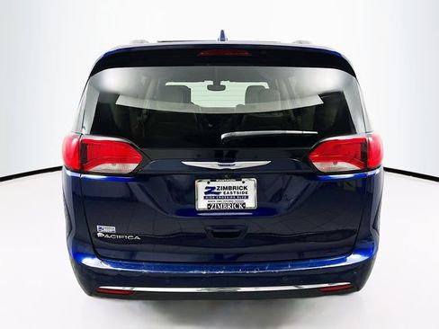 Used 2018 Chrysler Pacifica Touring-L Plus image 6