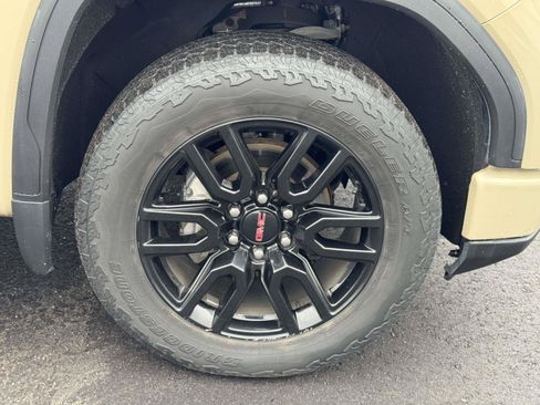 Used 2022 GMC Sierra 1500 Elevation w/ Elevation Premium Package AWD/4WD image 8