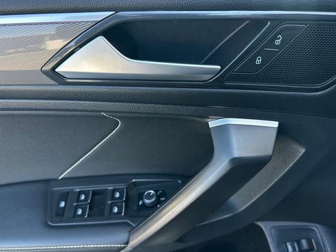 Certified 2024 Volkswagen Tiguan SE R-Line image 11