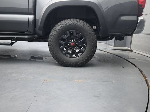 Used 2019 Toyota Tacoma TRD Off-Road AWD/4WD image 14