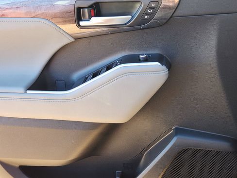 New 2026 Toyota Highlander Limited image 21