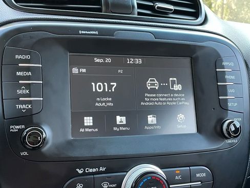 Used 2019 Kia Soul + image 8