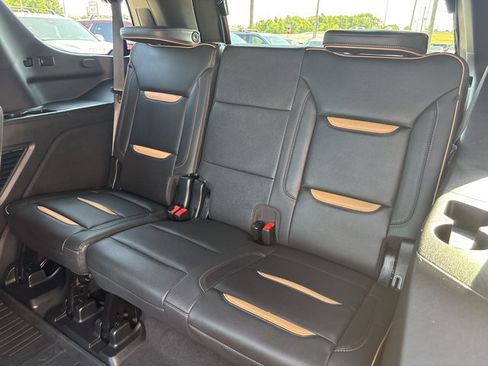 Used 2024 GMC Yukon AT4 w/ AT4 Premium Package AWD/4WD image 19