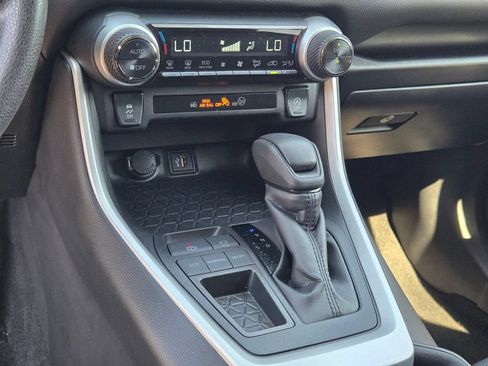 Used 2025 Toyota RAV4 XLE FWD image 28