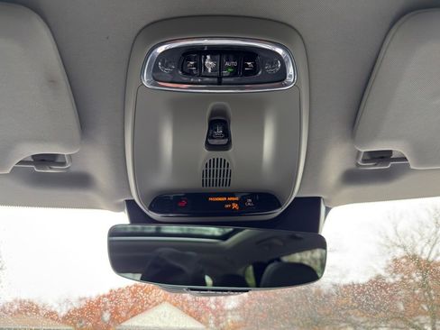 Used 2022 Volvo XC90 T5 Momentum w/ Climate Package image 33