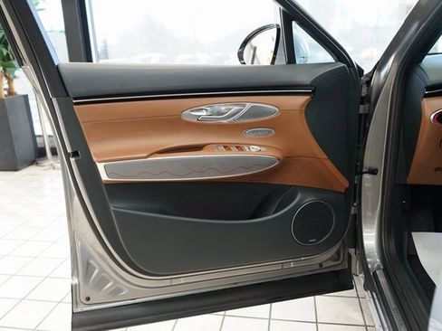 Used 2022 Genesis GV70 2.5T w/ Advanced Package image 25