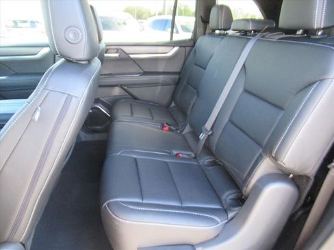 Used 2025 GMC Acadia Elevation image 27