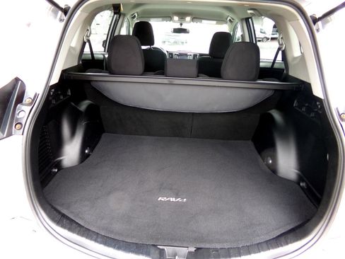 Used 2016 Toyota RAV4 LE image 6