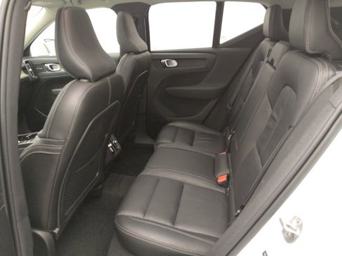 Used 2023 Volvo XC40 B5 Ultimate w/ Protection Package Premier image 18