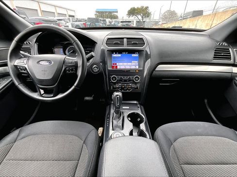 Used 2019 Ford Explorer XLT w/ Equipment Group 201A image 13