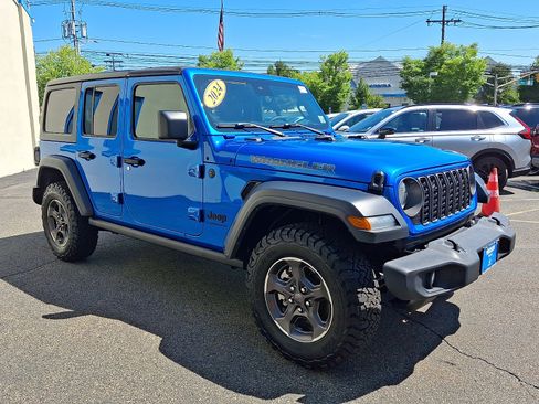 Used 2024 Jeep Wrangler Unlimited Sport AWD/4WD image 3