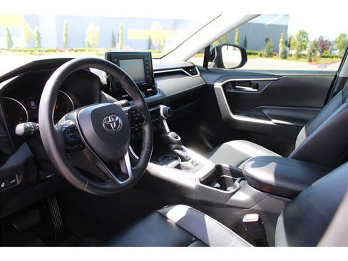 Used 2021 Toyota RAV4 XLE Premium AWD/4WD image 9