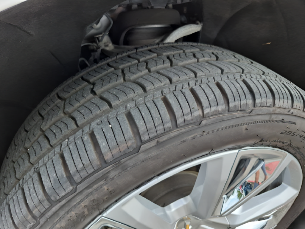 Used 2024 Chevrolet Tahoe High Country RWD image 14