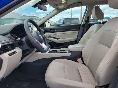 Used 2025 Nissan Altima 2.5 SV FWD image 14