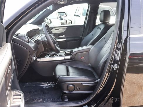 Used 2022 Mercedes-Benz GLB 250 w/ Premium Package Lite image 16