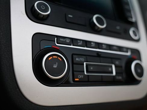 Used 2012 Volkswagen Eos Executive image 34