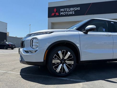 New 2026 Mitsubishi Outlander SE AWD/4WD image 4