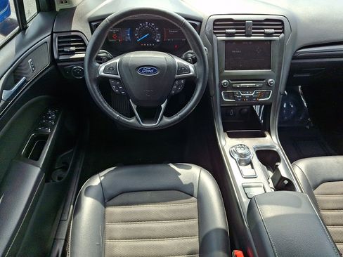 Used 2018 Ford Fusion SE w/ Equipment Group 201A FWD image 12