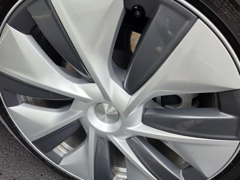 Used 2023 Tesla Model Y Long Range AWD/4WD image 17