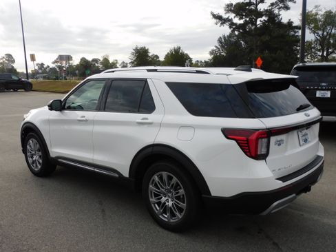 New 2025 Ford Explorer Platinum image 8