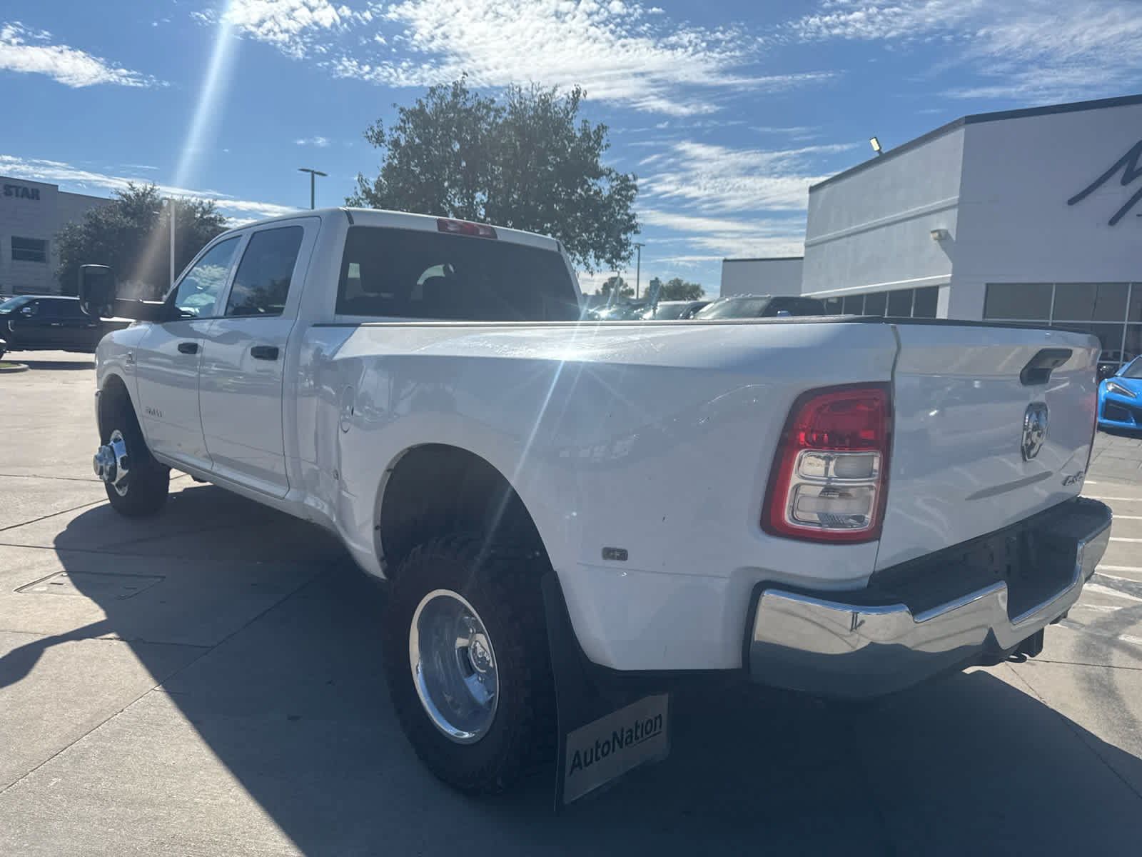 Used 2022 RAM 3500 Tradesman w/ Chrome Appearance Group AWD/4WD image 3