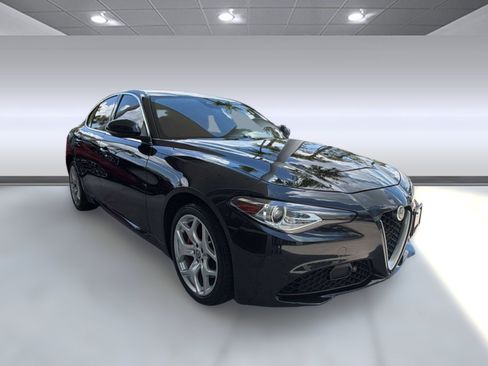 Used 2020 Alfa Romeo Giulia Ti w/ Active Blind Spot Package AWD/4WD image 7