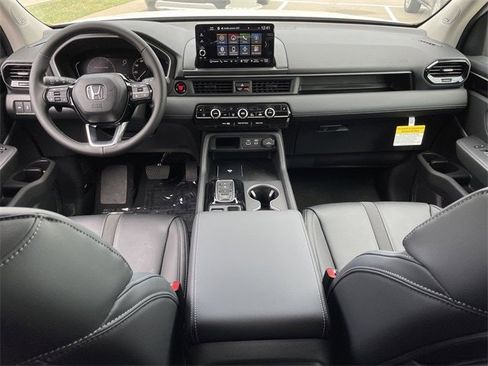 New 2025 Honda Pilot Touring image 10