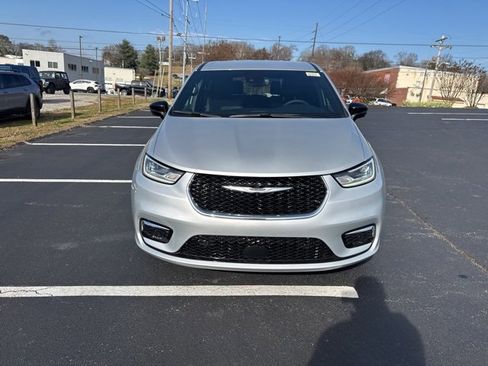 New 2026 Chrysler Pacifica Select image 2